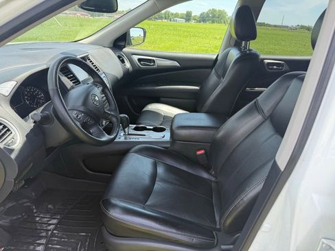 Used 2020 Nissan Pathfinder SL FWD image 9
