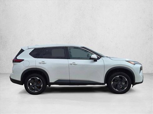 Used 2024 Nissan Rogue SV AWD/4WD image 4