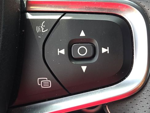 Used 2021 Volvo XC40 T5 R-Design w/ Advanced Package image 23