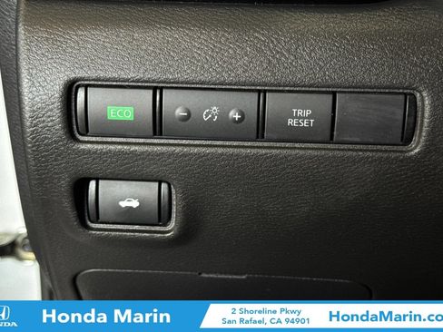 Used 2024 Nissan Sentra SV FWD image 32