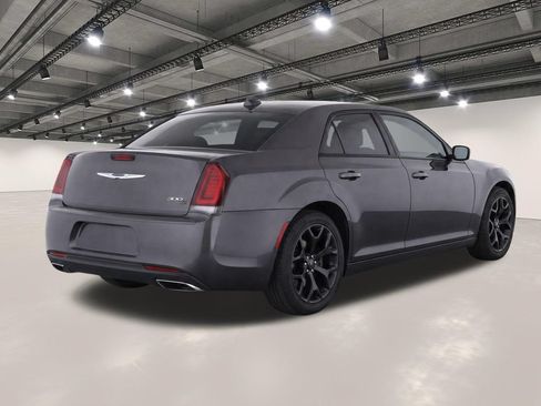 Used 2022 Chrysler 300 S RWD image 4