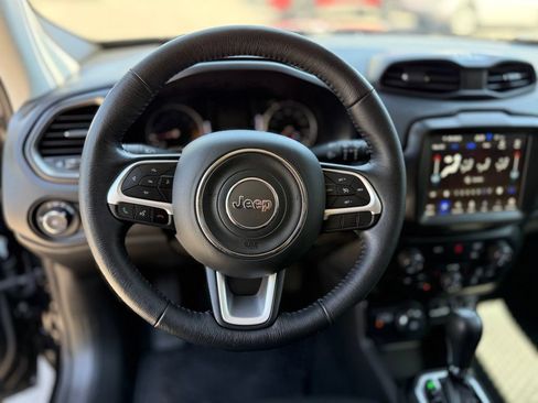 Used 2023 Jeep Renegade Latitude w/ Premium Group AWD/4WD image 6