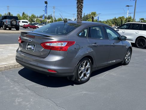 Used 2014 Ford Focus SE w/ Equipment Group 201A FWD image 3