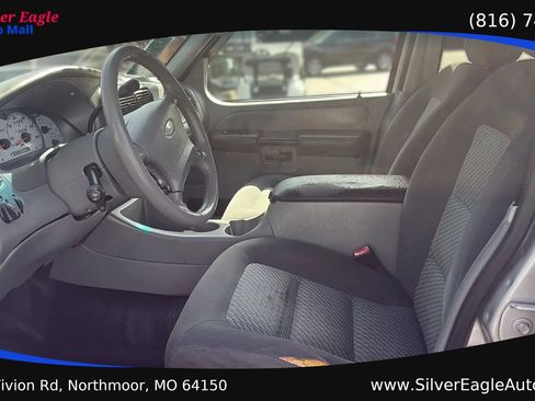 Used 2003 Ford Explorer Sport Trac XLT AWD/4WD image 9
