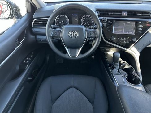 Used 2018 Toyota Camry SE image 11