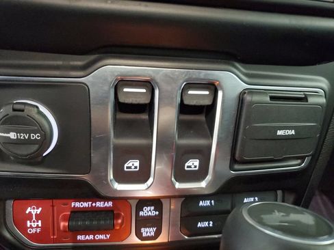 Used 2022 Jeep Wrangler Rubicon w/ LED Lighting Group AWD/4WD image 14
