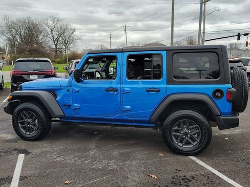 Used 2024 Jeep Wrangler Sport S image 9
