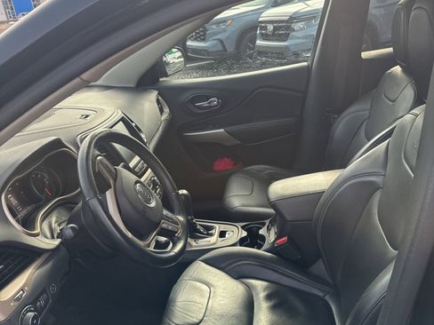 Used 2018 Jeep Cherokee Limited w/ Technology Group image 12