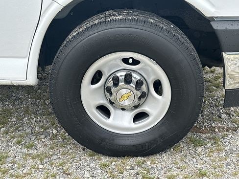 Used 2024 Chevrolet Express 3500 LT w/ LT Preferred Equipment Group RWD image 12