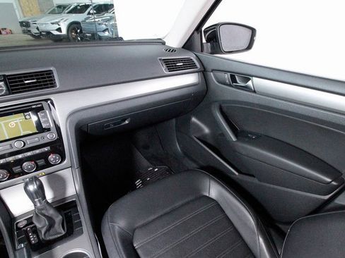 Used 2015 Volkswagen Passat 1.8T SE image 7