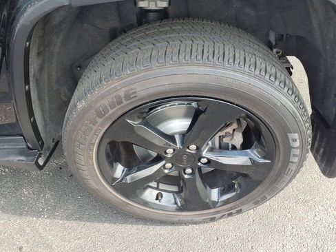 Used 2024 Jeep Grand Cherokee L Altitude AWD/4WD image 15