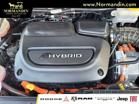 Used 2024 Chrysler Pacifica Limited FWD image 20