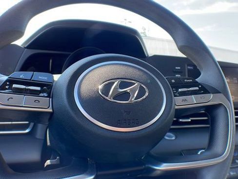 Used 2022 Hyundai Elantra SEL w/ Preferred Accessory Package image 12