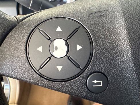 Used 2010 Mercedes-Benz GLK 350 4MATIC image 18