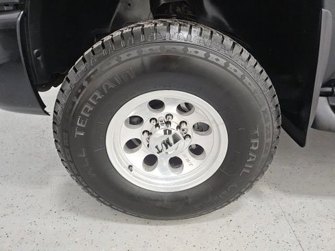 Used 2004 GMC Sierra 2500 SLT w/ Heavy-Duty Power Package image 9