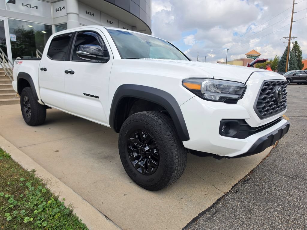 Used 2023 Toyota Tacoma TRD Off-Road w/ Advanced Technology Package AWD/4WD image 3