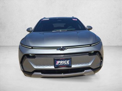 Used 2025 Chevrolet Equinox EV LT image 2