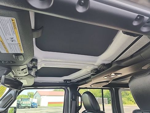 Used 2019 Jeep Wrangler Unlimited Rubicon w/ Dual Top Group AWD/4WD image 23