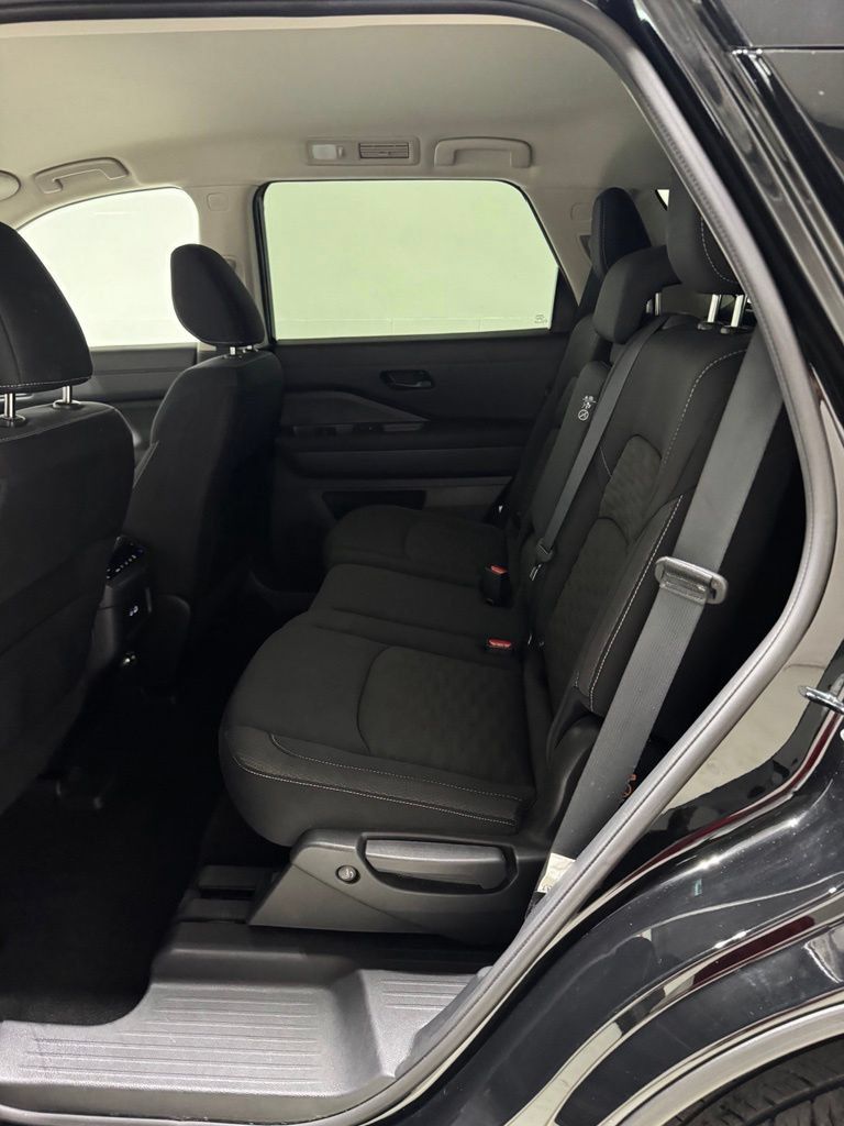 Used 2023 Nissan Pathfinder SV FWD image 19