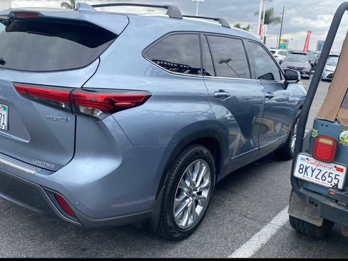 Used 2023 Toyota Highlander Limited w/ Protection Package #3 (TMS) FWD image 2