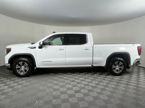 Used 2024 GMC Sierra 1500 SLE w/ X31 Off-Road Package image 9
