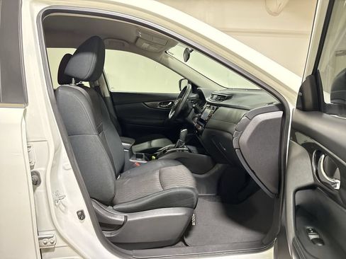 Used 2017 Nissan Rogue SV w/ SV Premium Package AWD/4WD image 22