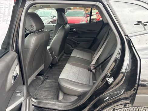 Used 2025 Chevrolet Trax LT w/ Sunroof Package image 15