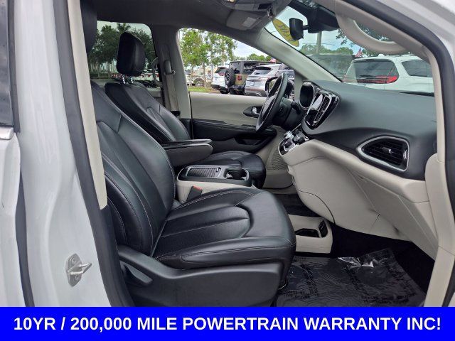 Used 2024 Chrysler Pacifica Touring-L FWD image 15