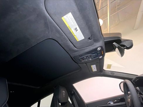 Used 2025 Lamborghini Urus SE image 20