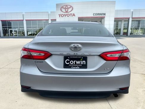 Used 2018 Toyota Camry LE FWD image 5