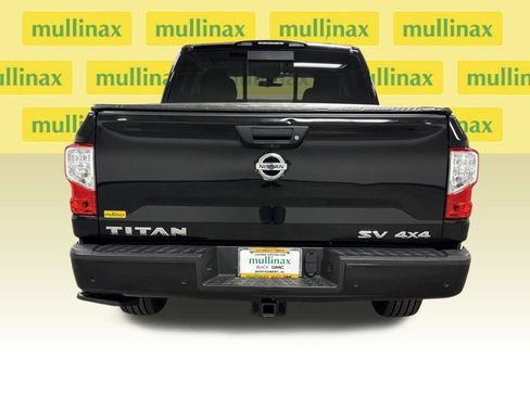 Used 2021 Nissan Titan SV w/ Accessory Utility Package image 18