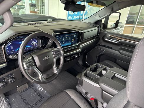 Used 2022 Chevrolet Silverado 1500 LT Trail Boss image 9