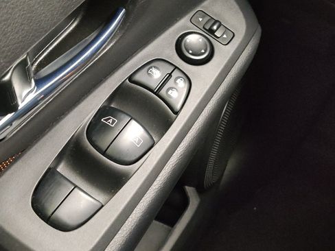 Used 2022 Nissan Kicks SR w/ Interior Electronics Package FWD image 27