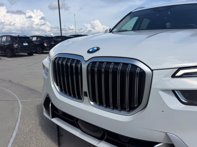 Used 2026 BMW X7 xDrive40i w/ Premium Package AWD/4WD image 2