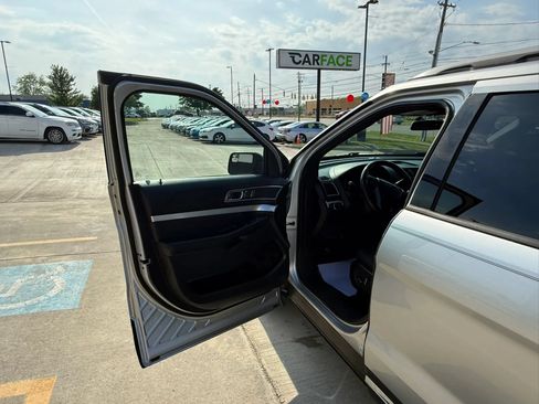 Used 2017 Ford Explorer XLT AWD/4WD image 18