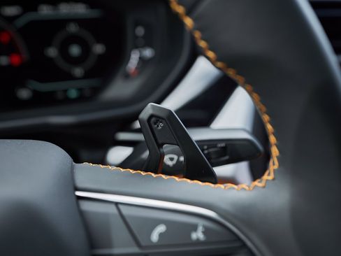 Used 2025 Lamborghini Urus SE image 58