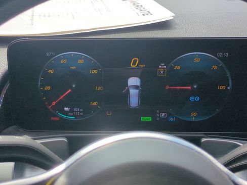 Used 2023 Mercedes-Benz EQB 300 4MATIC image 29
