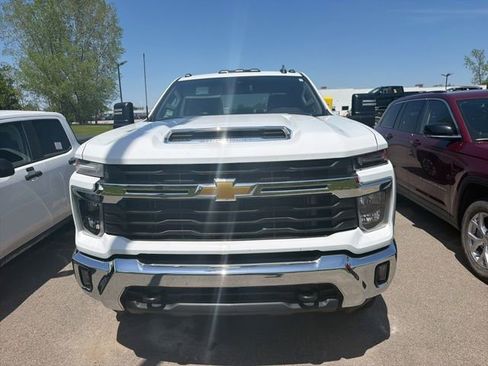 Used 2024 Chevrolet Silverado 2500 LT w/ All Star Edition AWD/4WD image 2