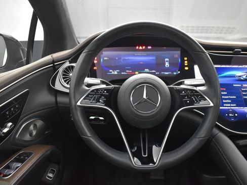 Used 2022 Mercedes-Benz EQS 580 4MATIC Sedan image 12