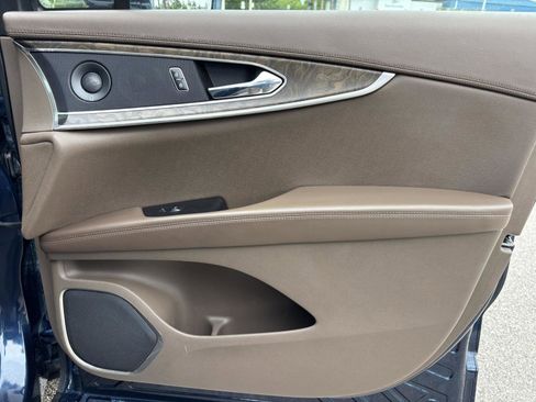 Used 2017 Lincoln MKX Reserve w/ Driver Assistance Package image 41