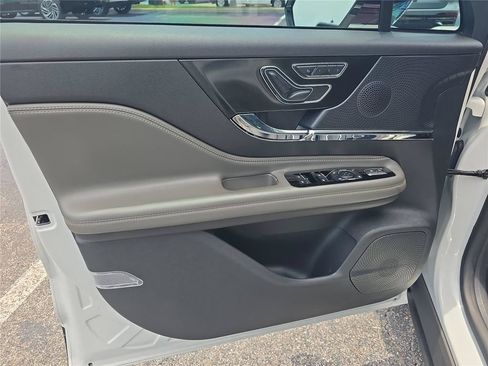 Certified 2023 Lincoln Corsair FWD image 15