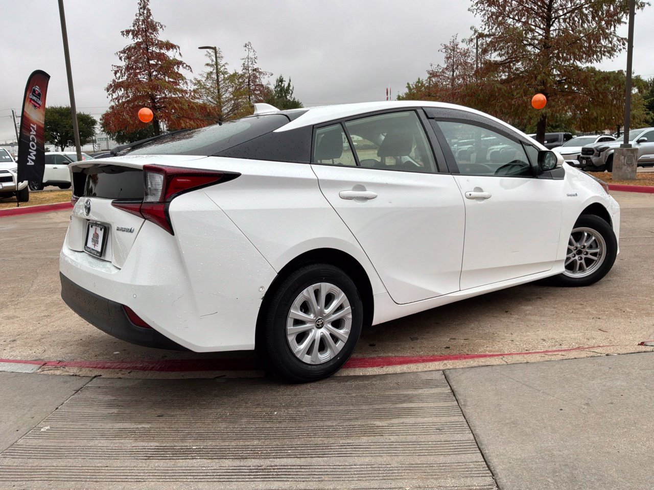 Used 2021 Toyota Prius LE FWD image 6