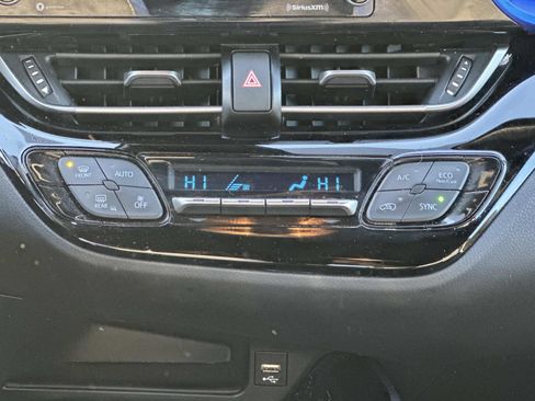 Used 2020 Toyota C-HR XLE image 23