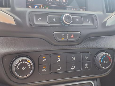 Used 2024 GMC Terrain SLE FWD image 9