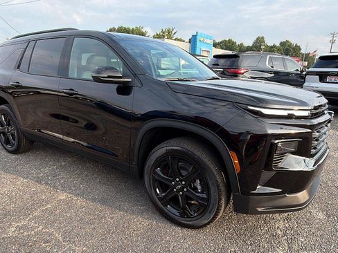 New 2027 Chevrolet Traverse LT w/ Midnight/Sport Edition FWD image 6