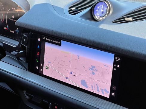 Certified 2025 Porsche Cayenne E-Hybrid AWD/4WD image 40