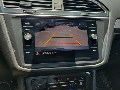 Certified 2023 Volkswagen Tiguan SE R-Line FWD image 20