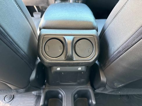 Used 2022 Jeep Wrangler Unlimited Sport AWD/4WD image 16