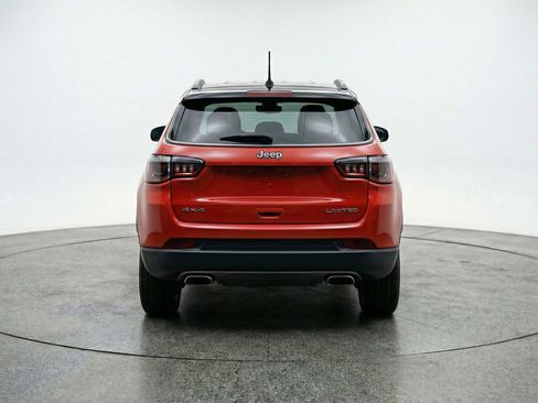 Used 2025 Jeep Compass Trailhawk image 7