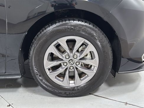 Used 2024 Toyota Sienna XLE image 22
